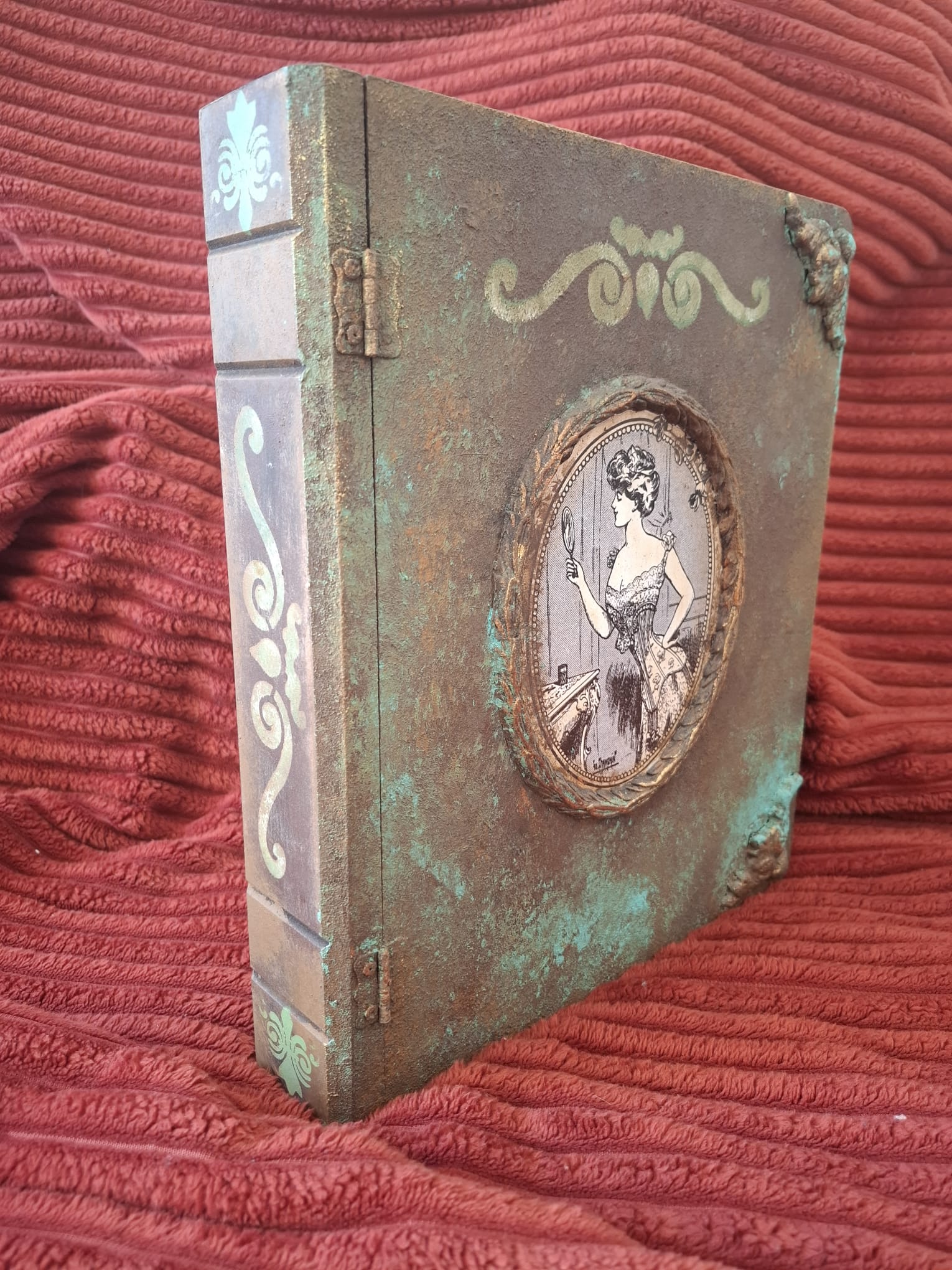 Dekoratif El Boyama Ahşap Kitap Kutu