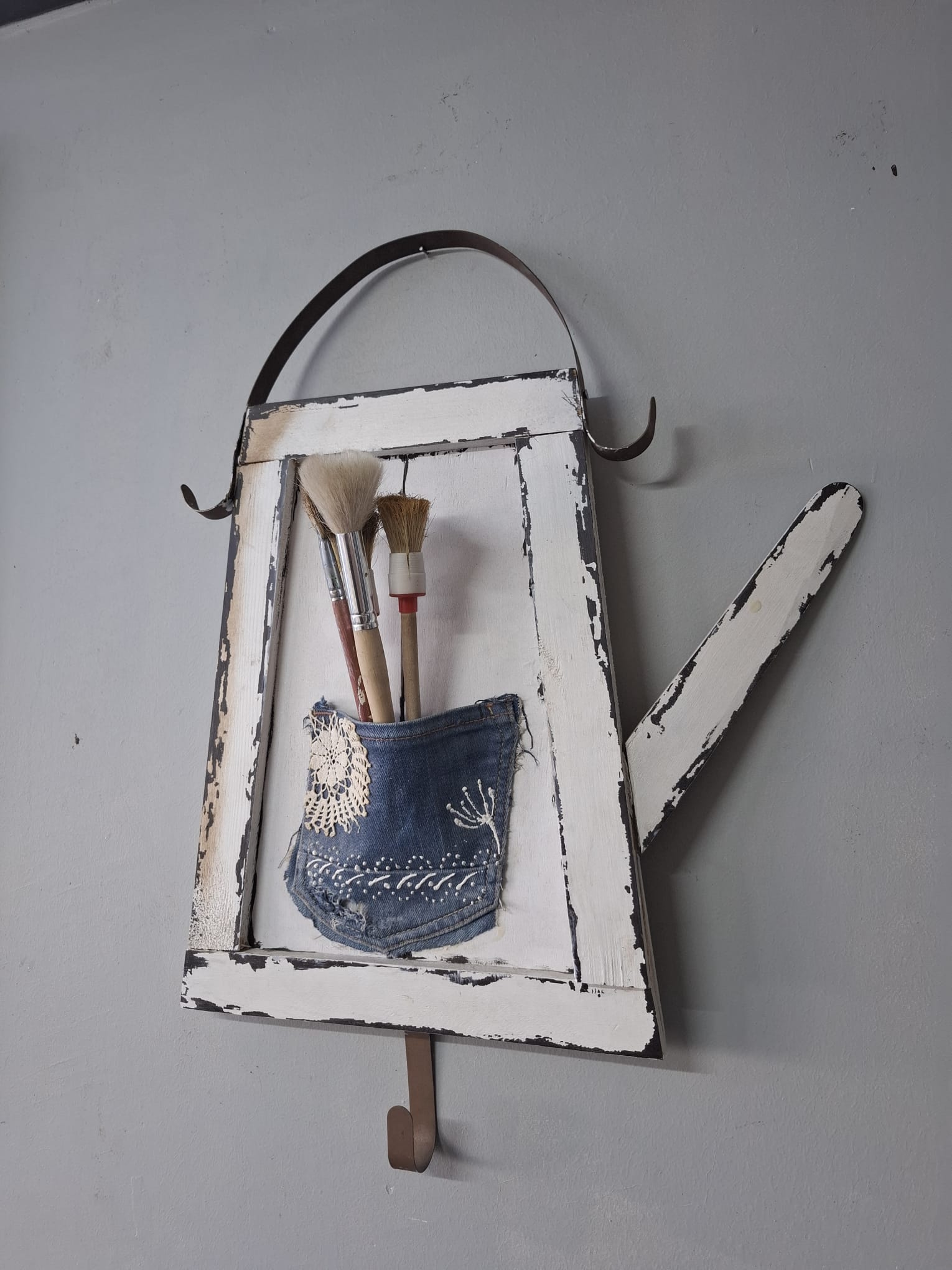 Ahşap Kot Cep Detaylı El Boyama Askılık - Anadolu El Emeği