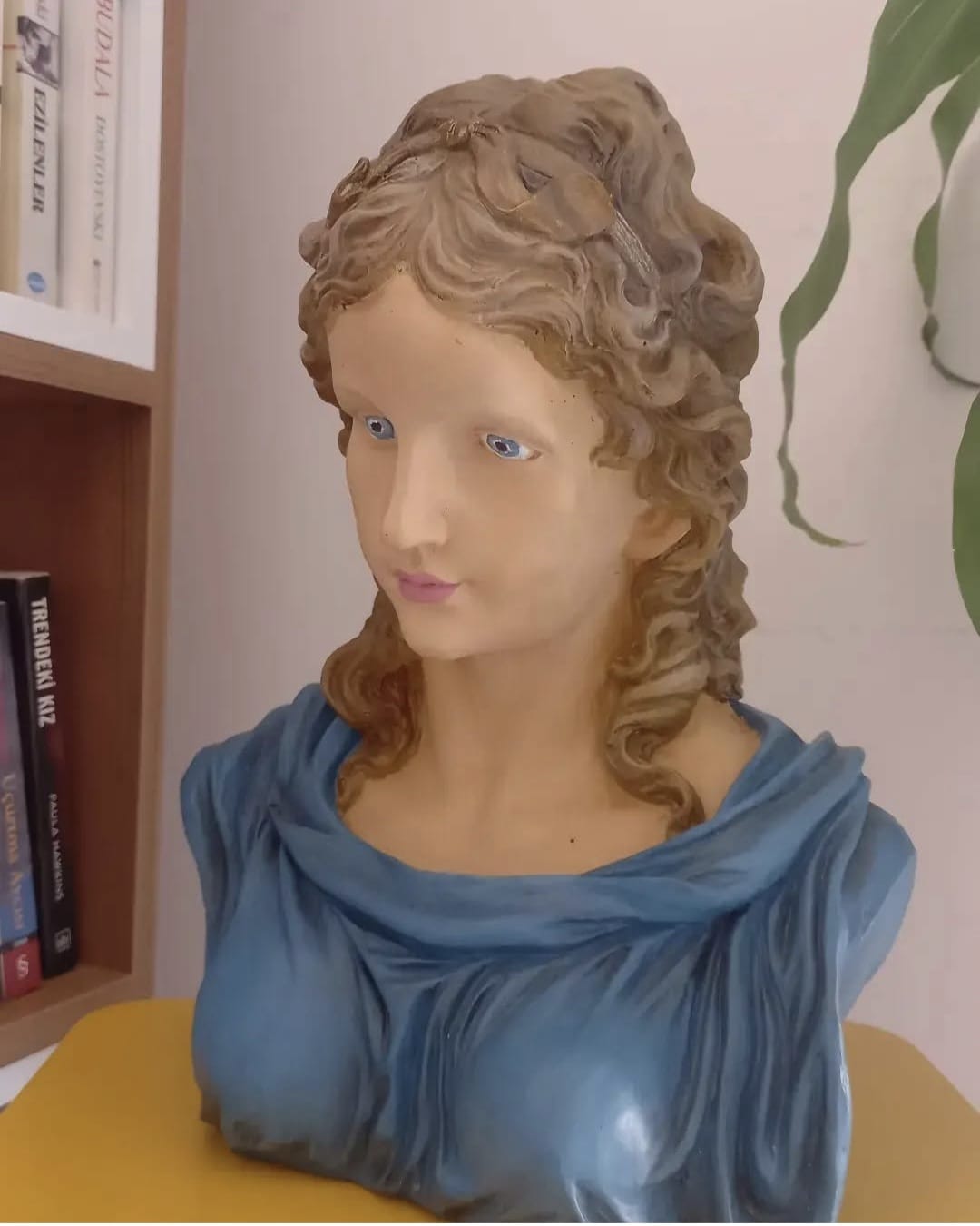 Polyester El Boyama Hera Büst - Anadolu El Emeği